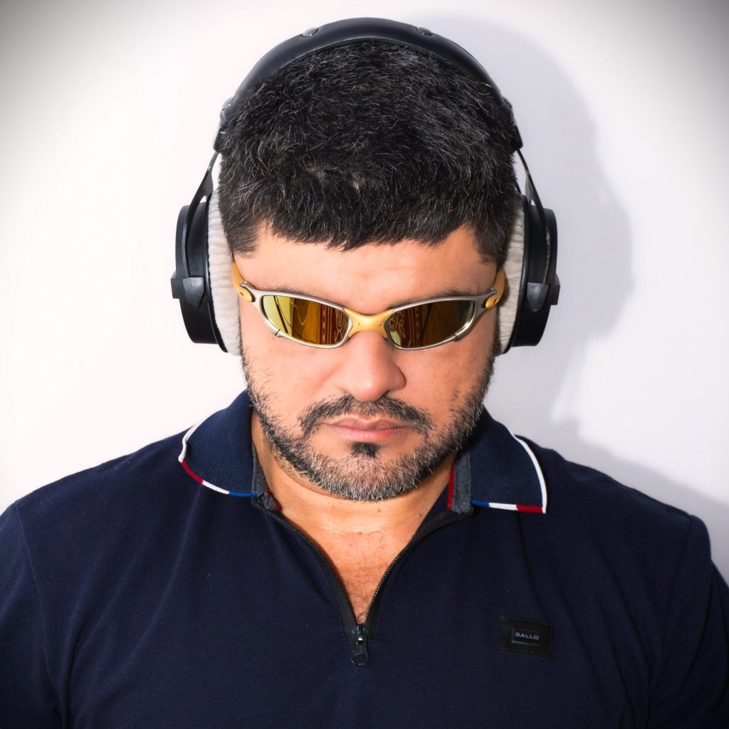 DJ Junior Vidal – No Quarto Neon (Beat Mix)