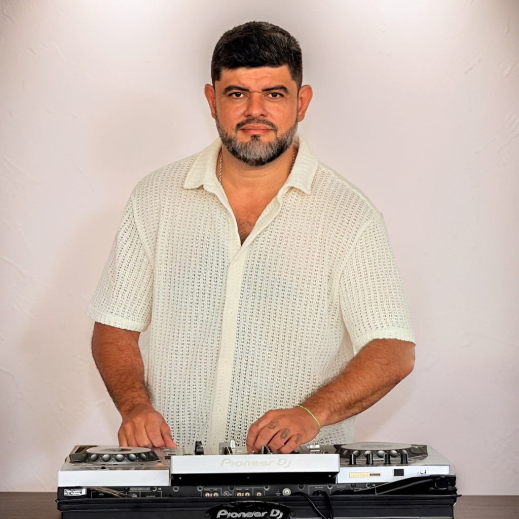 DJ Junior Vidal – That’s My Name (Remix Rock Doido)